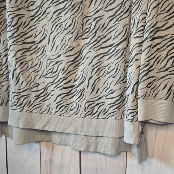 Jane and Delancey Gray Zebra Print Sweatshirt Size XL - Picture 3 of 9